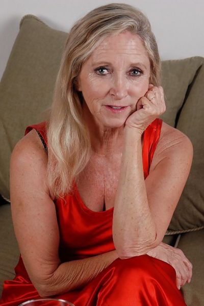 Nancy, 74 ans : la femme senior toujours disponible au téléphone
